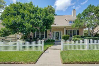 55 Middle Borondo in La Marque, TX - Building Photo - Building Photo