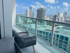 3301 NE 1st Ave, Unit Four Midtown in Miami, FL - Building Photo - Building Photo