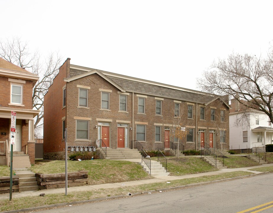 408-416 Chittenden Ave in Columbus, OH - Building Photo