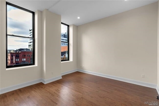 674 Main St in Buffalo, NY - Building Photo - Building Photo