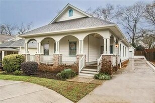 1338 Mercer Ave in East Point, GA - Building Photo