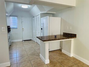 1950 W 54th St in Hialeah, FL - Building Photo - Building Photo