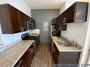 160 E Berkeley St, Unit 305 in Boston, MA - Building Photo - Building Photo