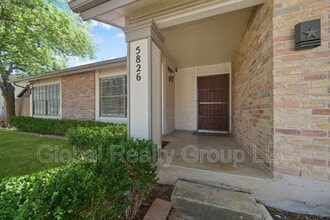 5826 Kissing Oak St in San Antonio, TX - Foto de edificio - Building Photo