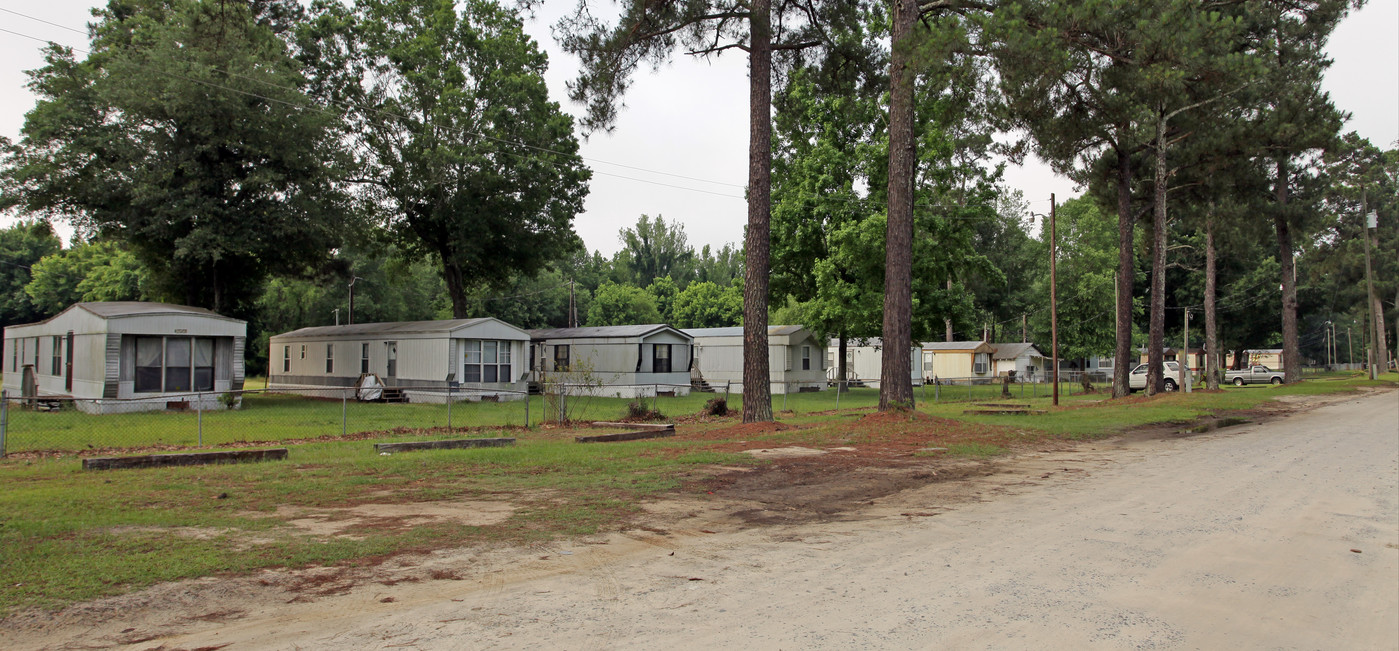 Azalea Court Mobile Home Park in Sumter, SC - Foto de edificio