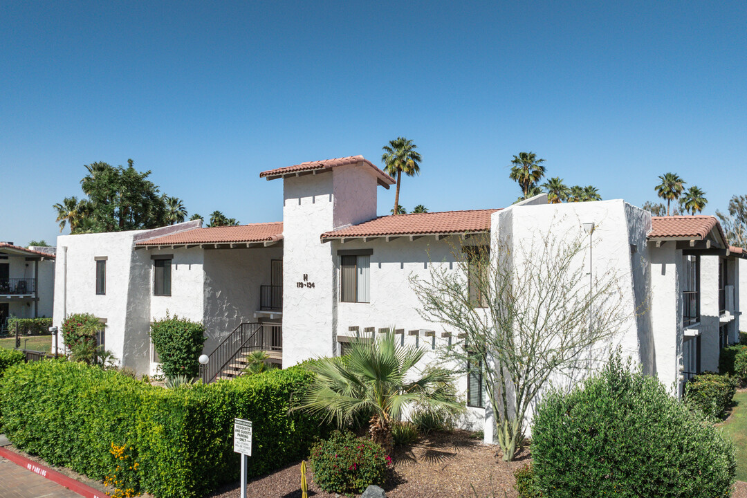 Ramon Estados in Palm Springs, CA - Building Photo