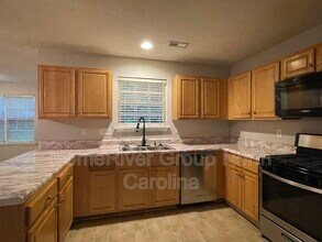 5111 Eagle Creek Dr in Charlotte, NC - Building Photo - Building Photo