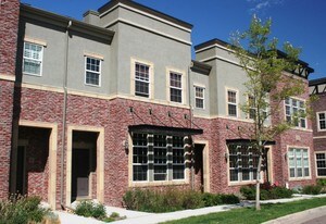 835 Brookhurst Ave, Unit #B in Highlands Ranch, CO - Building Photo