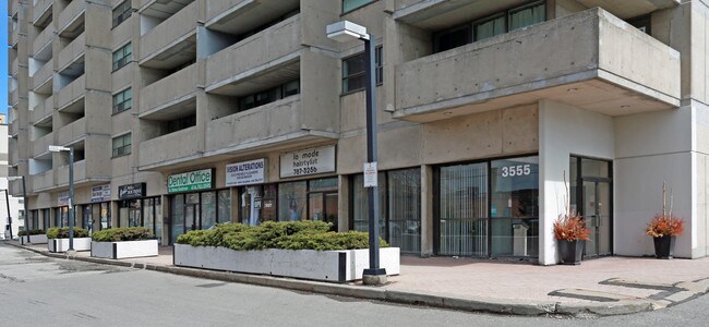 Bay Tower Condos in Toronto, ON - Building Photo - Building Photo