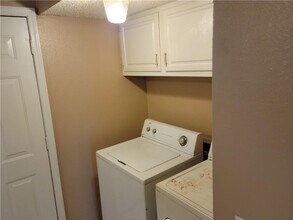 592 N Betty Jo Dr in Fayetteville, AR - Building Photo - Building Photo