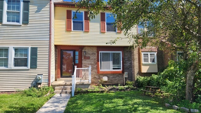 property at 2921 Shelley Ct