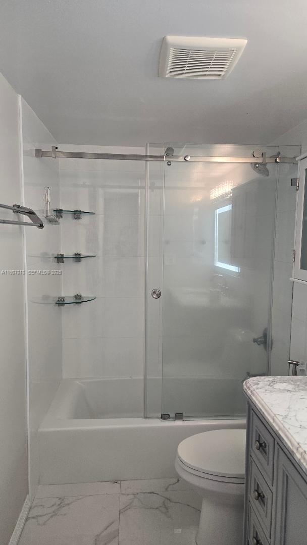 17600 NW 68th Ave in Hialeah, FL - Building Photo - Building Photo