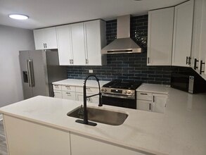 456 W Inverrary Ln in Deerfield, IL - Building Photo - Building Photo