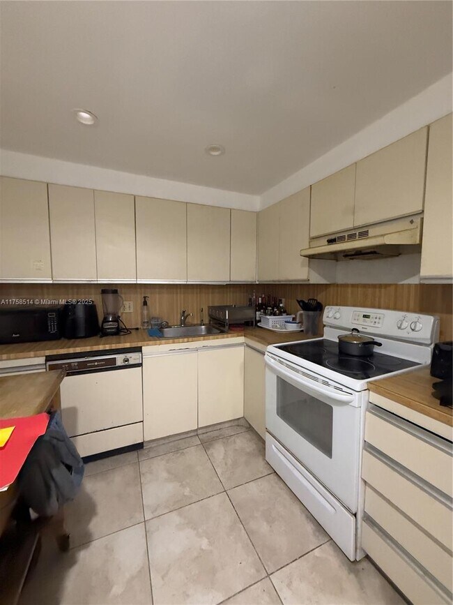 2500 Parkview Dr, Unit 1909 in Hallandale Beach, FL - Foto de edificio - Building Photo