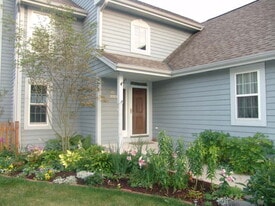 N48W16101 Lone Oak Ln in Menomonee Falls, WI - Building Photo