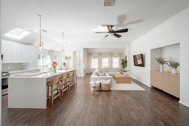 property at 11 E Sienna Pl
