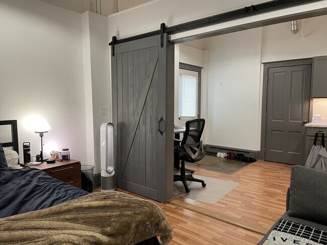 400 Main St E photo'