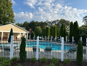 415 Cedar Pines Dr in Greenville, SC - Building Photo - Building Photo