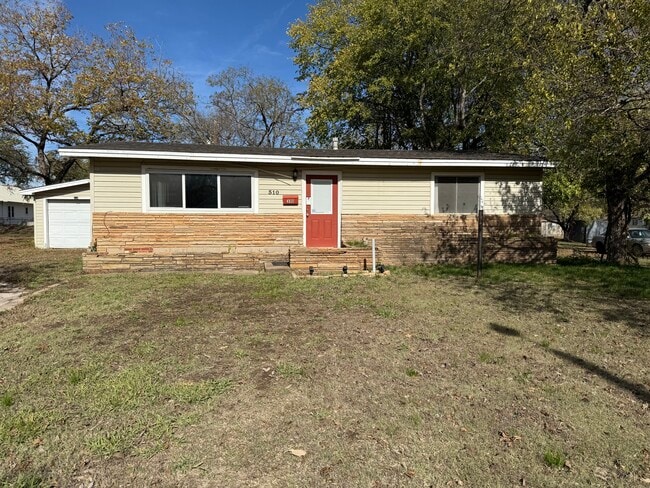 310 E 3rd St in Cushing, OK - Building Photo - Building Photo