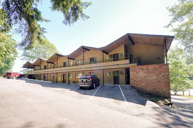 Sunset Villa in Bellevue, WA - Foto de edificio - Building Photo