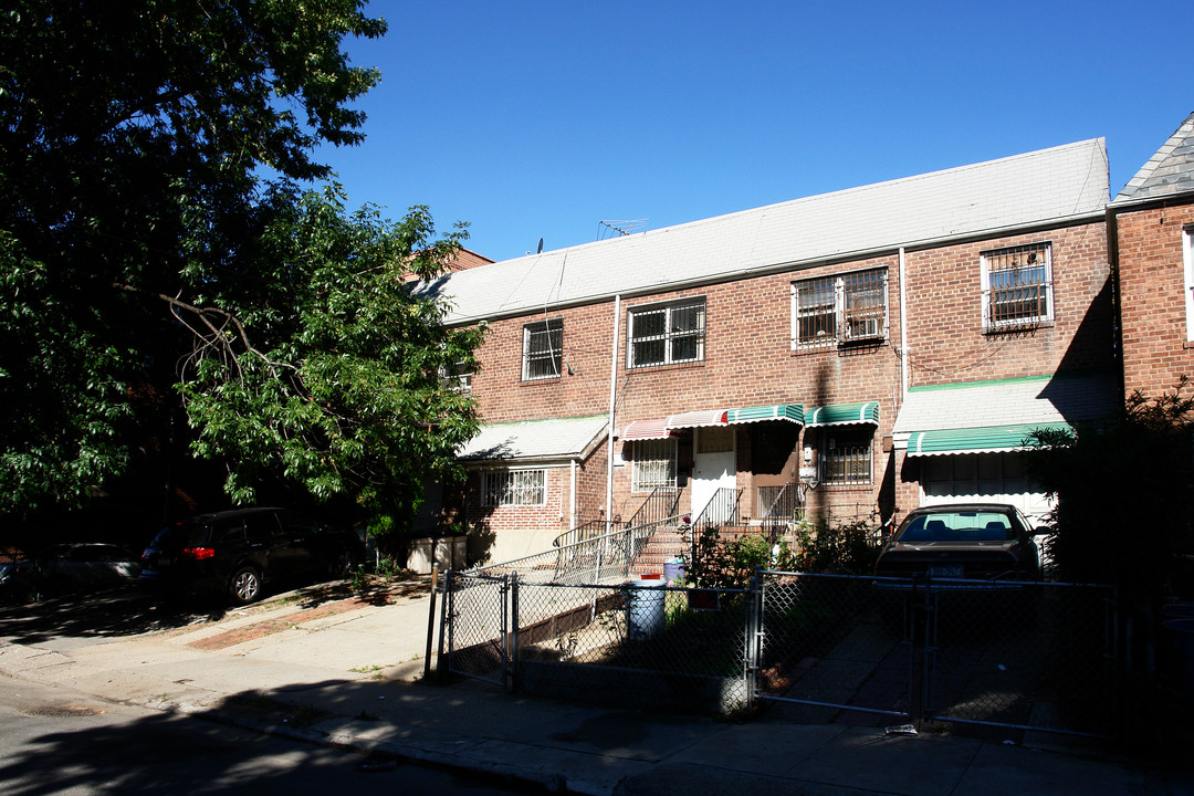 13209-13215 Avery Ave in Flushing, NY - Building Photo