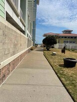 3700 Sandpiper Rd in Virginia Beach, VA - Building Photo