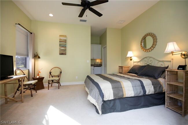 6088 Dogleg Dr in Naples, FL - Foto de edificio - Building Photo
