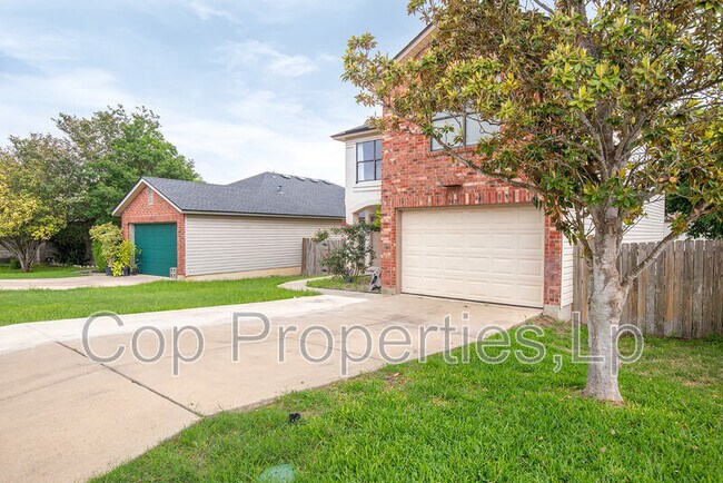 9426 Bending Crest in San Antonio, TX - Building Photo - Building Photo