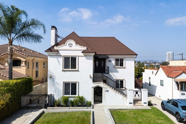 property at 1215 S Longwood Ave