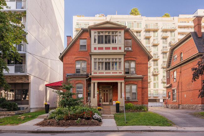 155 MacLaren in Ottawa, ON - Building Photo - Building Photo