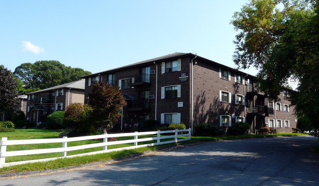 Pelham Street Apartments in Methuen, MA - Building Photo - Building Photo