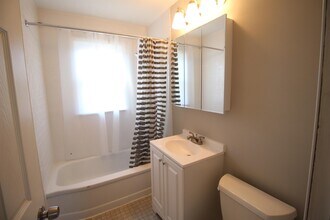 2901 W Farragut Ave in Chicago, IL - Building Photo - Building Photo