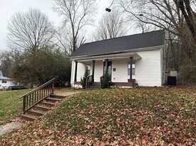 403 W Poplar St in Johnson City, TN - Building Photo
