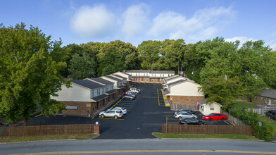 Overview Apartments in Jacksonville, AR - Foto de edificio - Building Photo