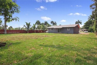 11717 NW 22nd Ct in Miami, FL - Building Photo - Building Photo