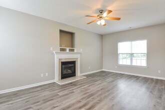 601 Prickly Pear Dr in Fuquay Varina, NC - Building Photo - Building Photo