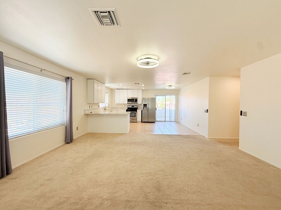 29120 Landau Blvd in Cathedral City, CA - Building Photo