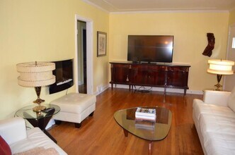 977 Lindridge Way NE in Atlanta, GA - Building Photo - Building Photo