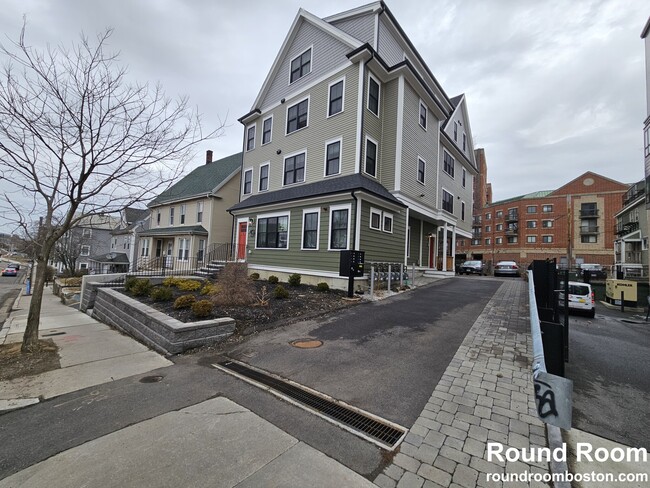 9 Mount Everett St, Unit 4