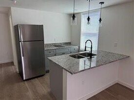 905 74th St in Houston, TX - Building Photo