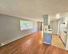 1200 4th Ave in Gold Hill, OR - Building Photo - Building Photo