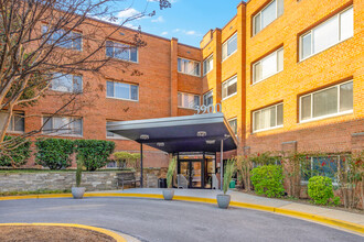 3900 Tunlaw Rd NW in Washington, DC - Building Photo - Building Photo