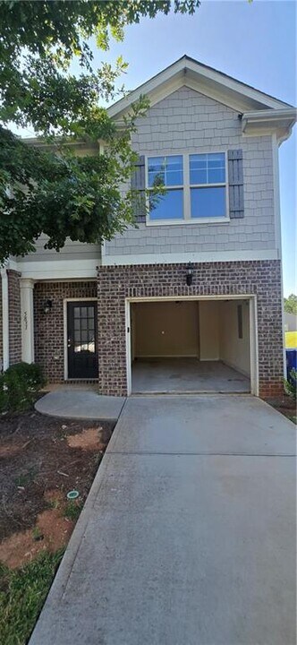 5831 Taka Ln in Stonecrest, GA - Building Photo