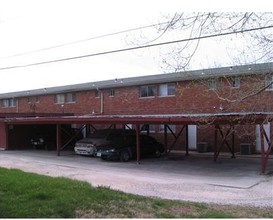 University Apartments in Springfield, MO - Foto de edificio - Building Photo