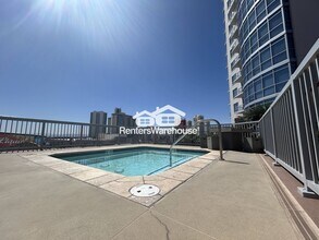 200 W Sahara Ave in Las Vegas, NV - Building Photo - Building Photo