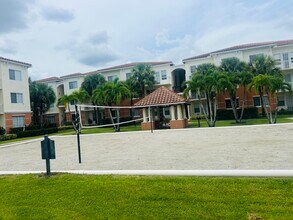 9905 Baywinds Blvd in Royal Palm Beach, FL - Building Photo - Building Photo