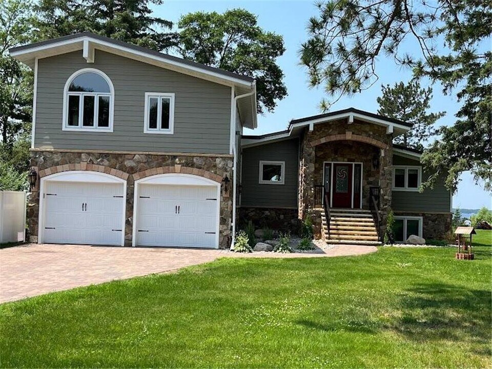 4329 Waville Rd NE in Bemidji, MN - Building Photo