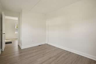 221 Hunyadi Ave in Fairfield, CT - Building Photo - Building Photo