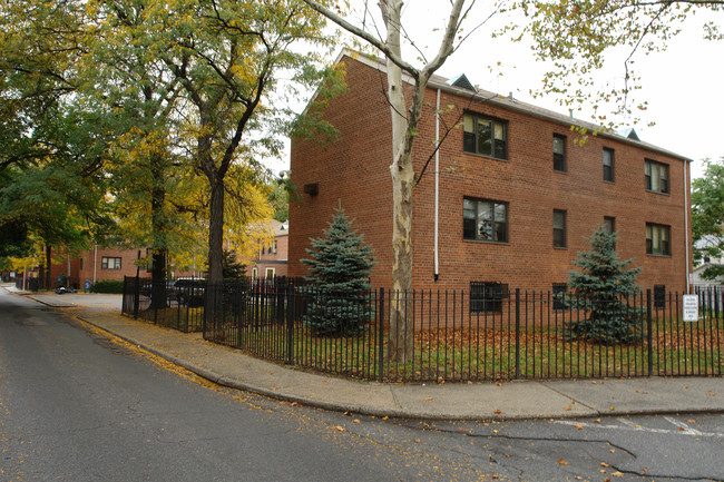 30-52 Western Ave in Yonkers, NY - Foto de edificio - Building Photo