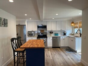 17 S Pine St in Niantic, CT - Building Photo - Building Photo